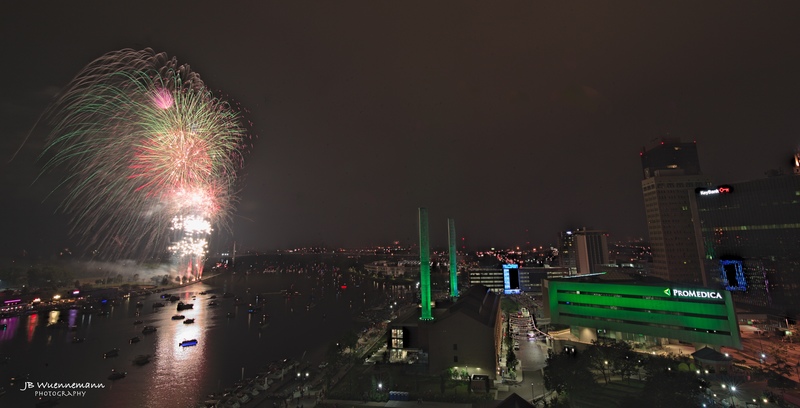 Toledo  July 4 2019 Fireworks Finale.jpg