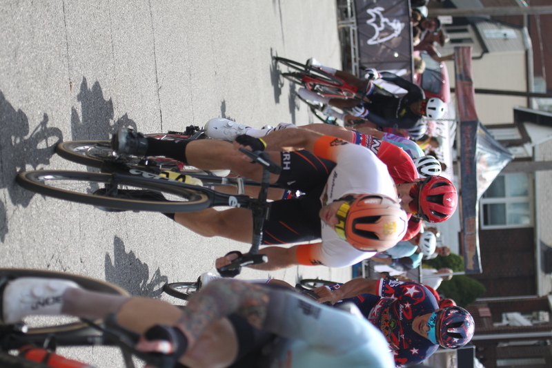 Giro della Montagna 2025 C -III.jpg :: Giro della Montagna 2025/Gateway Cup 2025 - August 31st 2025 - Masters 40+ CAT 1-4 50 Minute race, Field of 150 - The Giro della Montagna presented by Volpi Foods - the third stop of the Bommarito Audi West County Gateway Cup and the final event on the American Criterium Cup. The course is called - The Hill - for a reason long and rectangular the uphill race from turn 2 to turn 3 decides the race. Turn 4 leads to a Mach 5 downhill sprint, making lap positioning critical. - Presented by Volpi Foods - USA Cycling 