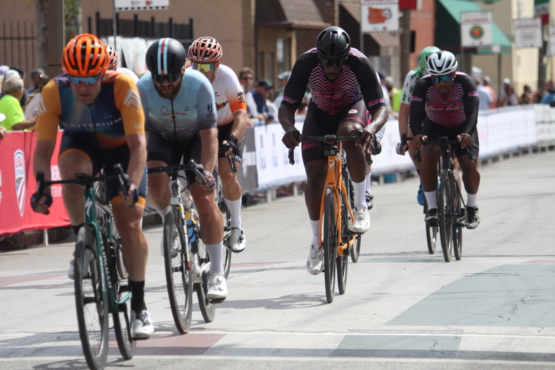 Giro della Montagna 2025 C -XXXXII.jpg :: Giro della Montagna 2025/Gateway Cup 2025 - August 31st 2025 - Masters 40+ CAT 1-4 50 Minute race, Field of 150 - The Giro della Montagna presented by Volpi Foods - the third stop of the Bommarito Audi West County Gateway Cup and the final event on the American Criterium Cup. The course is called - The Hill - for a reason long and rectangular the uphill race from turn 2 to turn 3 decides the race. Turn 4 leads to a Mach 5 downhill sprint, making lap positioning critical. - Presented by Volpi Foods - USA Cycling 