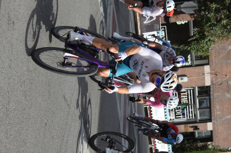 Giro della Montagna 2025 D -LI.jpg :: Giro della Montagna 2025/Gateway Cup 2025 - August 31st 2025 -Men's CAT 2-3, 55 minutes of racing in a field of 150, Day three of four days of racing. The race is held in The Hill area of St. Louis, Missouri, USA. Category 3 (CAT 3) This intermediate category features longer and more challenging races, requiring a good understanding of racing tactics. Category 2 (CAT 2) Advanced category for experienced riders, with even more competitive races. -USA Cycling-