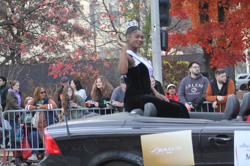 St Louis Thanksgiving Parade 2025 A -X.jpg :: St. Louis Thanksgiving Parade 2025 - 11/22/2025 - 2pm - The parade began at the Stifel Theatre (Kiel Opera House) on Market Street in St. Louis, Missouri, USA. The St. Louis Thanksgiving Parade is the parade that starts the Winter Holiday Season. The Parade ends at Kiener Plaza near the Old Courthouse in front of the Gateway Arch. 