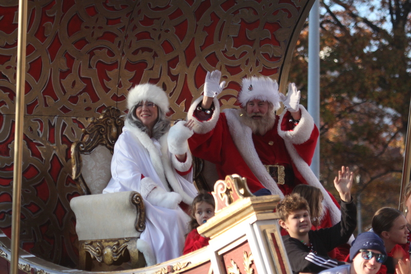 St Louis Thanksgiving Parade 2025 B -LXXXVI.jpg :: St. Louis Thanksgiving Parade 2025 - 11/22/2025 2pm - The St. Louis Thanksgiving Parade 2025 has over 120 entrees. The parade is the open event to the winter holiday season. The parade ends at Kiener Plaza at Winterfest in St. Louis, Missouri, USA.