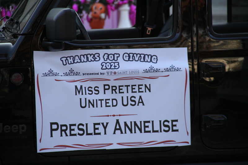 St Louis Thanksgiving Parade 2025 II.jpg :: St. Louis Thanksgiving Parade 2025 - 11/22/2025 - On a warm Saturday in Downtown St. Louis, Missouri, USA the floats are readied for the days parade and the opening of 'The Winterfest' at Kiener Plaza. The Lighting of the Tree is also today to begin the Christmas season in St. Louis. There will be over 120 entrees for parade goers to view. 