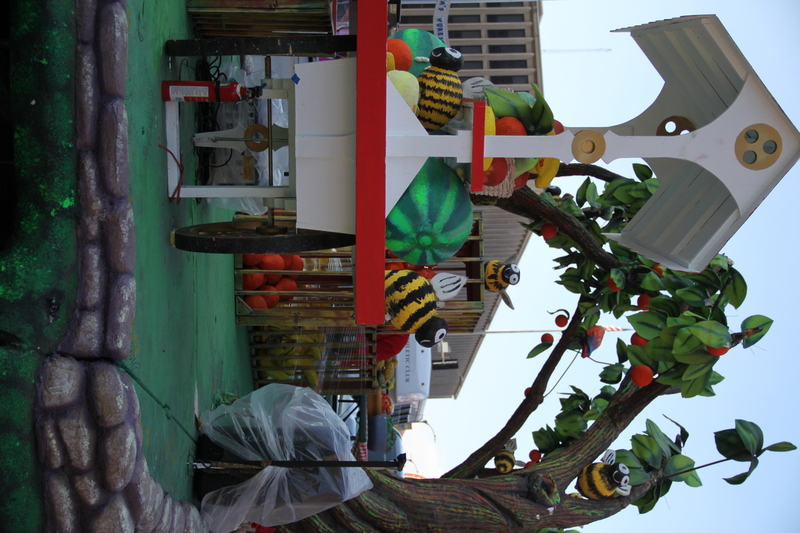 St Louis Thanksgiving Parade 2025 III.jpg :: St. Louis Thanksgiving Parade 2025 - 11/22/2025 - On a warm Saturday in Downtown St. Louis, Missouri, USA the floats are readied for the days parade and the opening of 'The Winterfest' at Kiener Plaza. The Lighting of the Tree is also today to begin the Christmas season in St. Louis. There will be over 120 entrees for parade goers to view. 