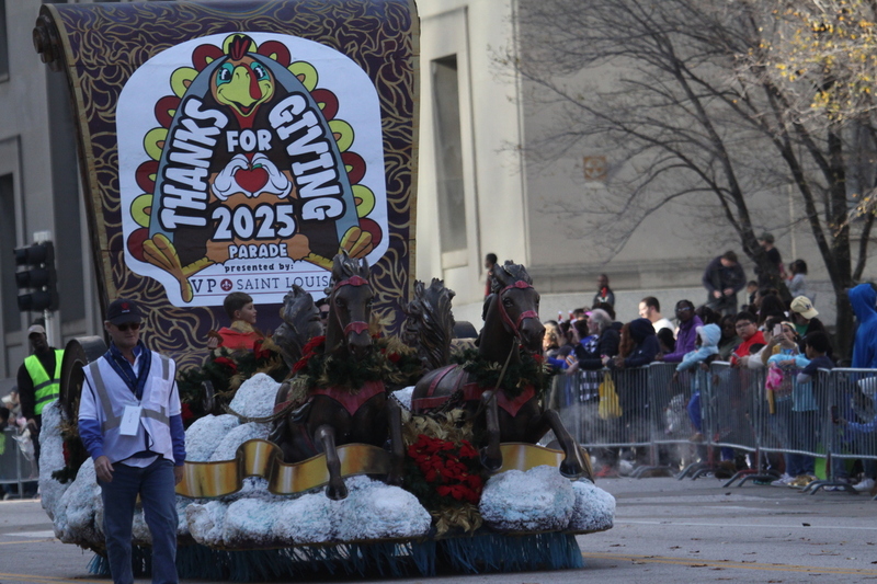 St Louis Thanksgiving Parade 2025 LIV.jpg :: St Louis Thanksgiving Parade 2025 - 11/22/2025 - 2pm the parade made its way down Market Street to Kiener Plaza in St. Louis, Missouri, USA.  More than 120 entrees to the delight of spectators. it was a warmer than usual day for late November in St Louis. After the parade is the opening of Kiener Plaza's Winterfest 2025. Lighting of the tree for the beginning of the Christmas season. 