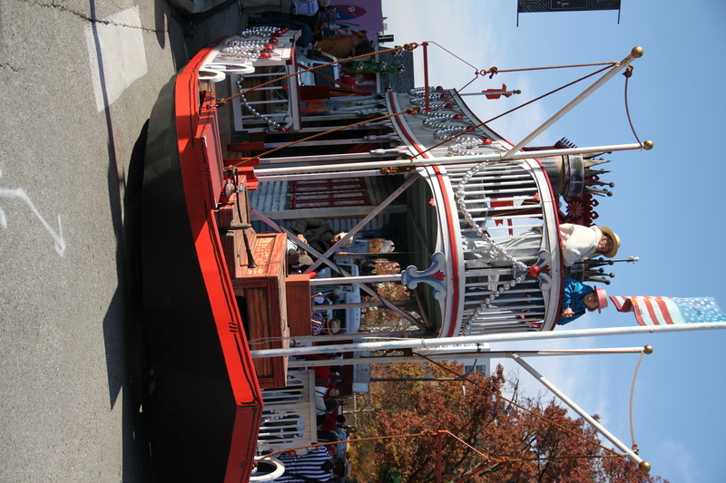 St Louis Thanksgiving Parade 2025 XI.jpg :: St. Louis Thanksgiving Parade 2025 - 11/22/2025 - On a warm Saturday in Downtown St. Louis, Missouri, USA the floats are readied for the days parade and the opening of 'The Winterfest' at Kiener Plaza. The Lighting of the Tree is also today to begin the Christmas season in St. Louis. There will be over 120 entrees for parade goers to view. 