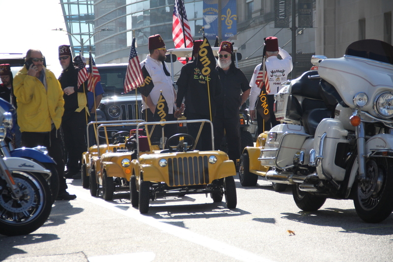 St Louis Thanksgiving Parade 2025 XIII.jpg :: St. Louis Thanksgiving Parade 2025 - 11/22/2025 - On a warm Saturday in Downtown St. Louis, Missouri, USA the floats are readied for the days parade and the opening of 'The Winterfest' at Kiener Plaza. The Lighting of the Tree is also today to begin the Christmas season in St. Louis. There will be over 120 entrees for parade goers to view. 