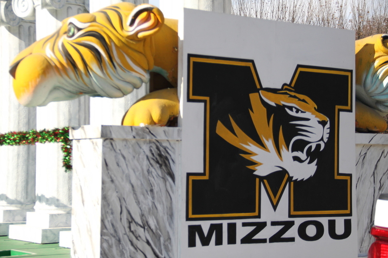 St Louis Thanksgiving Parade 2025 XVI.jpg :: St. Louis Thanksgiving Parade 2025 - 11/22/2025 - On a warm Saturday in Downtown St. Louis, Missouri, USA the floats are readied for the days parade and the opening of 'The Winterfest' at Kiener Plaza. The Lighting of the Tree is also today to begin the Christmas season in St. Louis. There will be over 120 entrees for parade goers to view. 