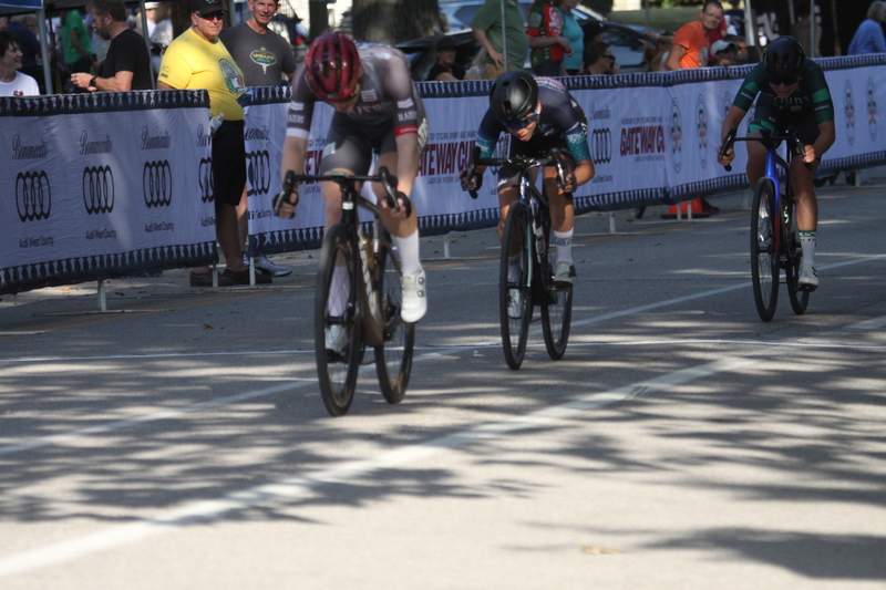 Tour De Francis Park 2025 D -LXII.jpg :: Tour de Francis Park 2025/Gateway Cup 2025 - Women's Pro CAT 1-2, 70 minutes of racing- Fast, Wide, Smooth, and FAST, the Tour de Francis Park is a series favorite. This long 1.2-mile course, is full throttle-featuring one superfast downhill turn 2 that sets up a long uphill drag to the finish. Omnium - a multiple race event in track cycling. In recent years, road racing has also adopted the term to describe multi-day races that feature three primary road races events (time trial, mass start, and criterium). USA Cycling