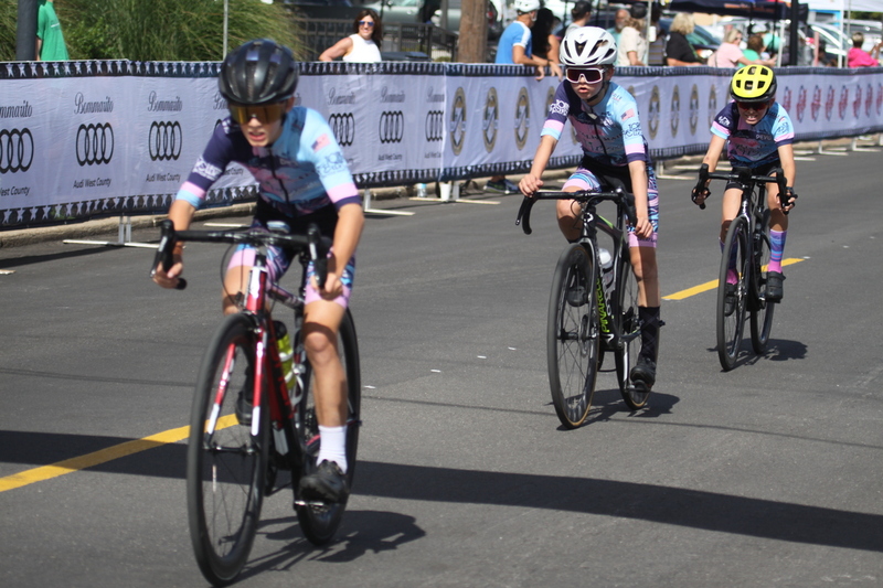 Tour de Florissant 2025 LIV.jpg :: Tour de Florissant 2025/Gateway Cup 2025 - Juniors B (9-12 13-14)25 minutes of racing - Tour de Florissant - New course for 2025! - The fourth and final leg of the Gateway Cup gets underway in Historic Old Town Florissant in St. Louis County. This technical course races through one of St. Louis' most nostalgic locales. Note - the course has been shifted to a flat finish in front of Historic City Hall, one mild climb, 6 turns. - Category Novice (CAT NOV) This is the entry-level category for beginners. Races are shorter and less challenging to help new riders develop their skills and enjoy the sport. USA Cycling.