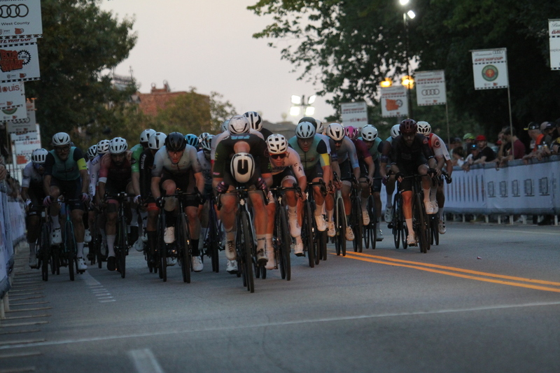 Tour de Lafayette 2025 D -.jpg :: Tour de Lafayette 2025/Gateway Cup 2025 Men's Masters 40+ CAT 1-4 50 minute race. The race was held in South St. Louis City, Missouri, USA at Lafayette Square Park. A criterium, or crit, is a bike race consisting of several laps around a closed circuit, the length of each lap or ranging from about 400 meter to 10,000 meter. Tour de Lafayette is a flat, wide-open 0.9-mile course with four 90-degree turns. USA Cycling