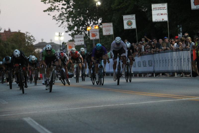 Tour de Lafayette 2025 D -III.jpg :: Tour de Lafayette 2025/Gateway Cup 2025 Men's Masters 40+ CAT 1-4 50 minute race. The race was held in South St. Louis City, Missouri, USA at Lafayette Square Park. A criterium, or crit, is a bike race consisting of several laps around a closed circuit, the length of each lap or ranging from about 400 meter to 10,000 meter. Tour de Lafayette is a flat, wide-open 0.9-mile course with four 90-degree turns. USA Cycling
