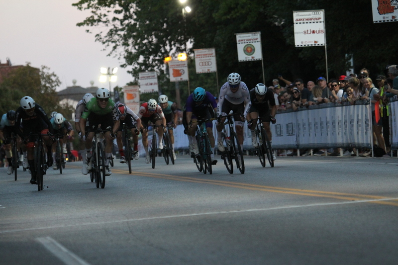 Tour de Lafayette 2025 D -IV.jpg :: Tour de Lafayette 2025/Gateway Cup 2025 Men's Masters 40+ CAT 1-4 50 minute race. The race was held in South St. Louis City, Missouri, USA at Lafayette Square Park. A criterium, or crit, is a bike race consisting of several laps around a closed circuit, the length of each lap or ranging from about 400 meter to 10,000 meter. Tour de Lafayette is a flat, wide-open 0.9-mile course with four 90-degree turns. USA Cycling