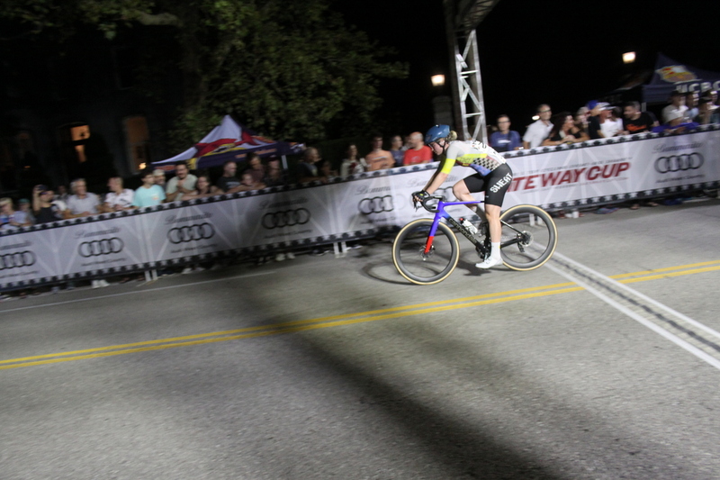 Tour de Lafayette 2025 D -L.jpg :: Tour de Florissant 2025/Gateway Cup 2025 in South St. Louis, Missouri, USA at Lafayette Square Park. The course is a 0.9-mile square course around the park. This is the finish of the women's Pro under the lights of the Gateway Cup. 