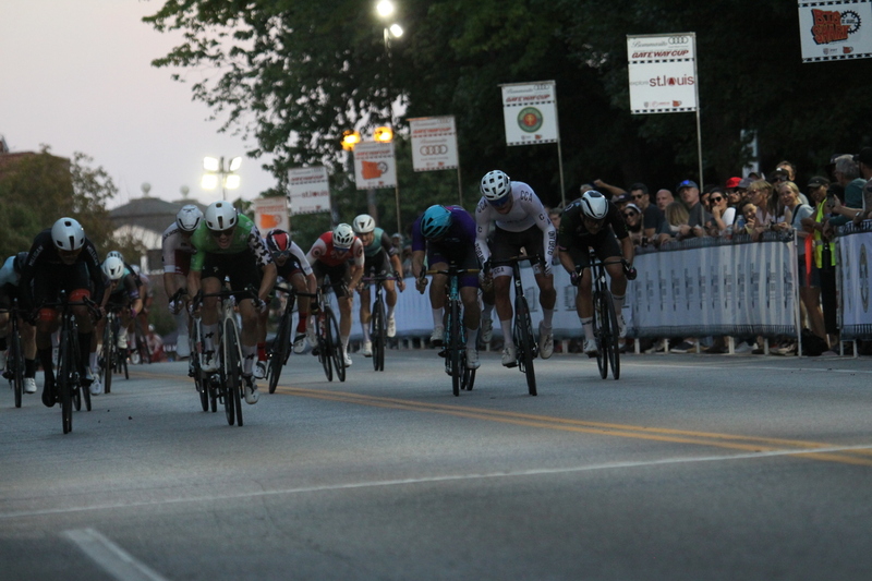 Tour de Lafayette 2025 D -V.jpg :: Tour de Lafayette 2025/Gateway Cup 2025 Men's Masters 40+ CAT 1-4 50 minute race. The race was held in South St. Louis City, Missouri, USA at Lafayette Square Park. A criterium, or crit, is a bike race consisting of several laps around a closed circuit, the length of each lap or ranging from about 400 meter to 10,000 meter. Tour de Lafayette is a flat, wide-open 0.9-mile course with four 90-degree turns. USA Cycling