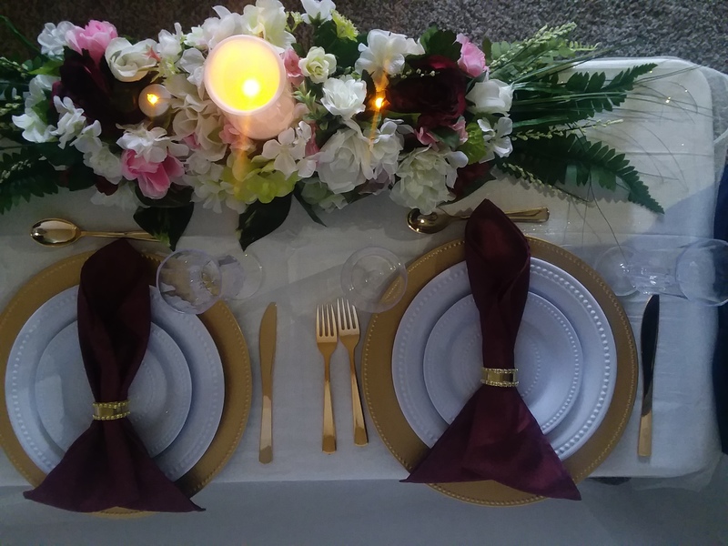 Sweetheart table pic2.jpg :: Sweetheart table set up