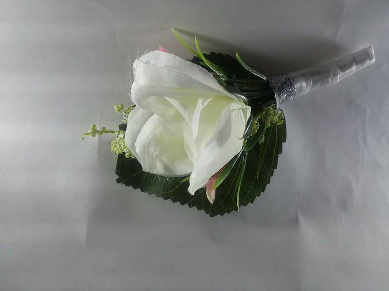 White boutonnieres.jpg