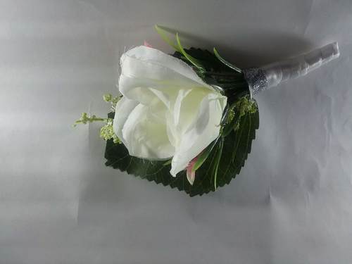 White boutonnieres.jpg