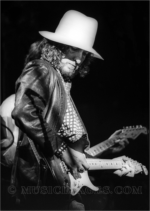 B104-18.jpg :: Bob Dylan @ The Band's Last Waltz - Winterland, San Francisco 11/25/76