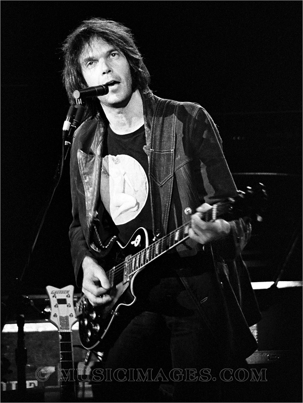 B133-25.jpg :: with Crazy Horse - Berkeley Community Theater 11/2/76