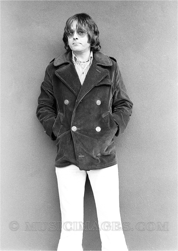 B154-33.jpg :: Spencer posing at MCA Records office - San Francisco, Ca. 1/22/77