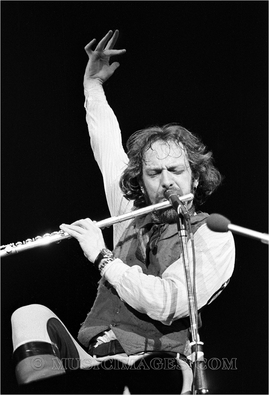 B166-3.jpg :: Ian Anderson - Oakland Coliseum, Oakland, Ca. 3/1/77