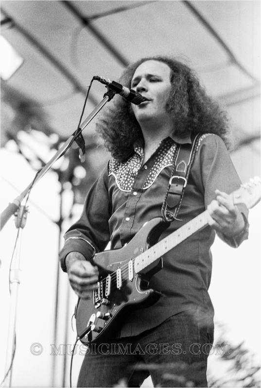 B205-18.jpg :: Oakland Stadium 7/2/77