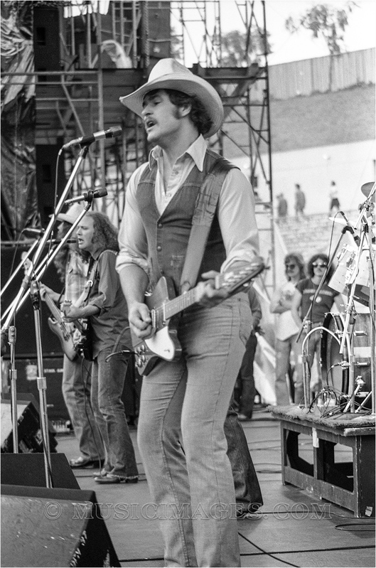 B205-3.jpg :: Oakland Stadium 7/2/77