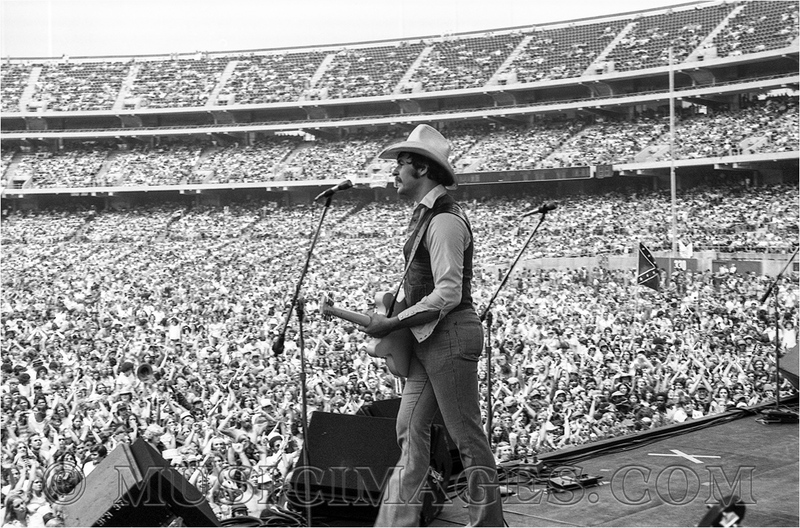 B205-35.jpg :: Oakland Stadium 7/2/77