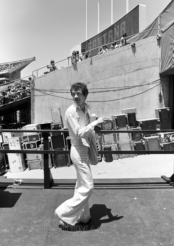 B207-3_1200px_2pxStroke_wmk.jpg :: Oakland, Ca 7/2/77