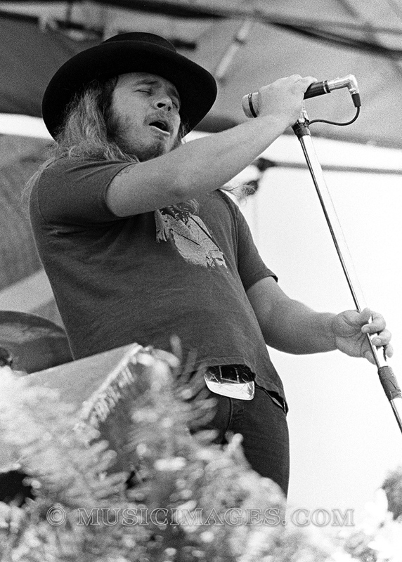B208-18.jpg :: Oakland Stadium, Oakland, Ca 7/2/77