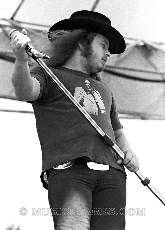 B208-3.jpg :: Oakland Stadium, Oakland, Ca 7/2/77