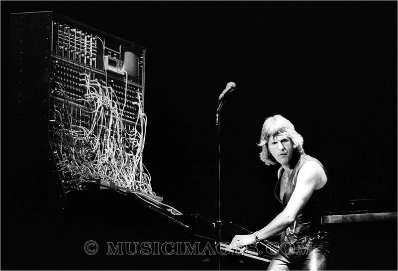 B227-32.jpg :: Oakland Coliseum, Oakland, Ca. 8/6/77