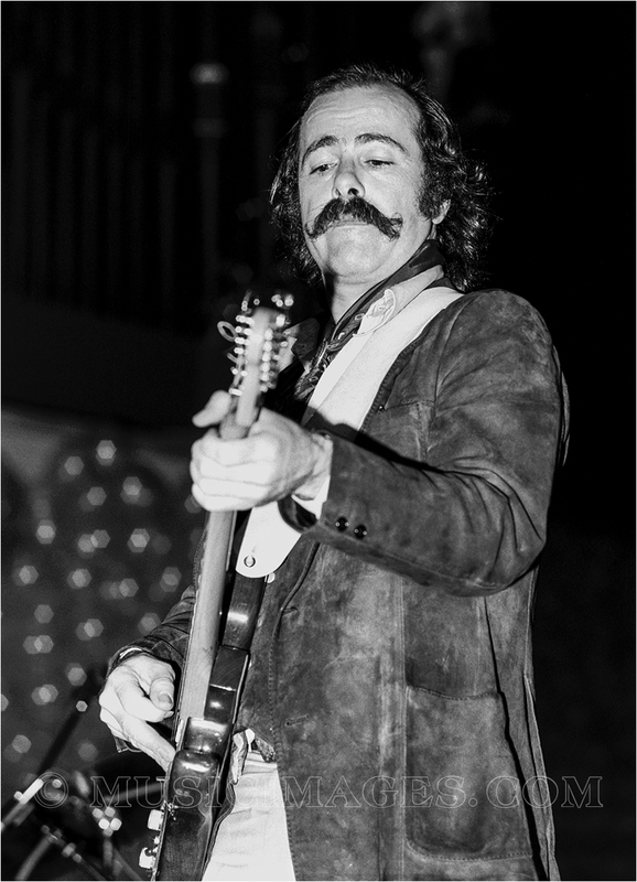 B255-26.jpg :: Robert Hunter performs with his band, Comfort, at the Hooker's Ball - San Francisco Civic Auditorium 10/28/77