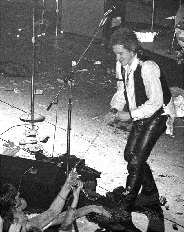 B310-16.jpg :: Winterland, San Francisco, Ca. 1/14/78