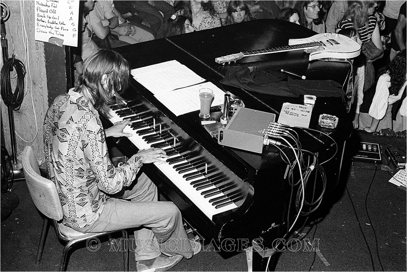 B424-30.jpg :: Nicky Hopkins performs with the Rocky Sullivan Band - Keystone Berkeley 8/26/78