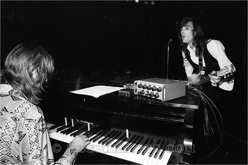 B425-6.jpg :: John Cipollina and Nicky Hopkins play with the Rocky Sullivan Band - Keystone Berkeley 8/26/78