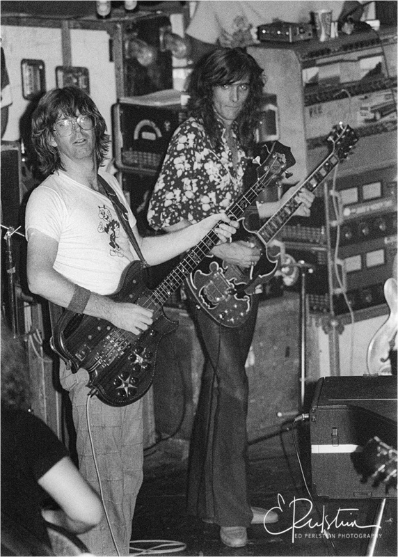 B442-24_PL.jpg :: Phil Lesh & John Cipollina with the Grateful Dead at Winterland in SF on 10/22/78