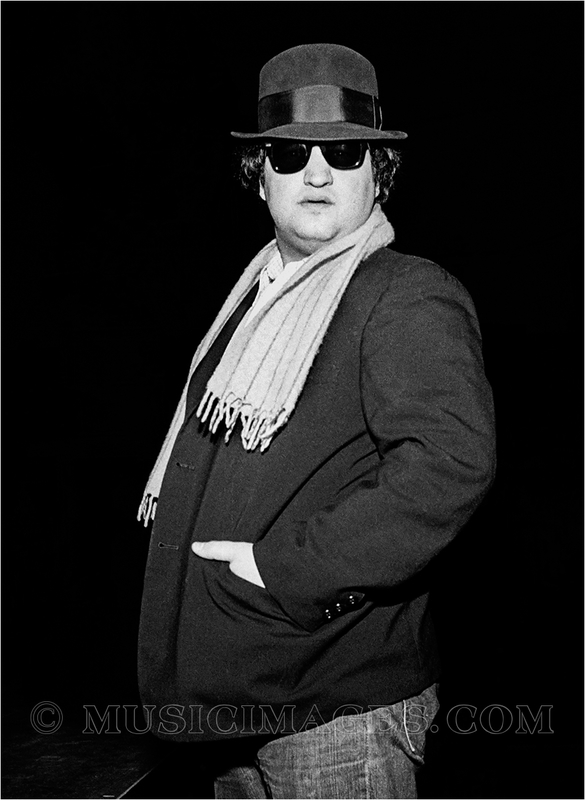 B473-2.jpg :: John Belushi is posing prior to a Blues Brothers rehearsal - Winterland, San Francisco 12/31/78