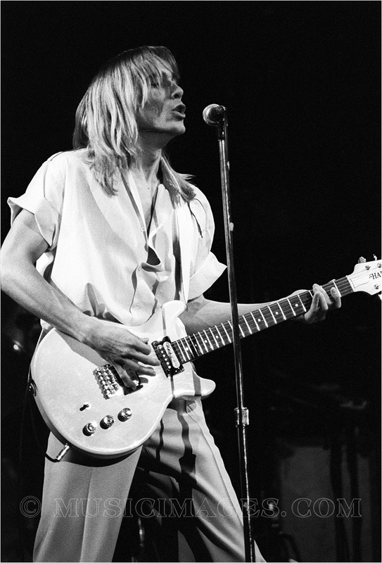 B493-5A.jpg :: Robin Zander - Oakland Coliseum, Oakland, Ca. 12/30/78