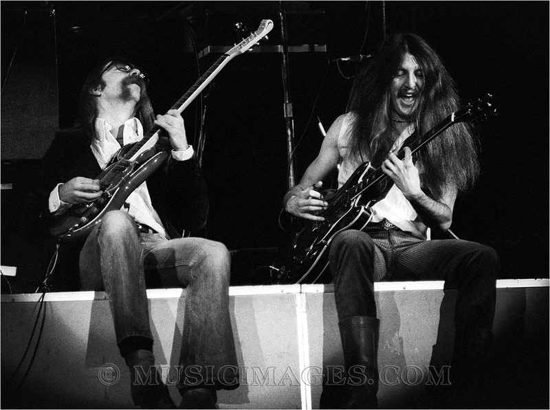 B496-19.jpg :: Jeff Baxter & Pat Simmons - Oakland Coliseum, Oakland, Ca. 12/30/78
