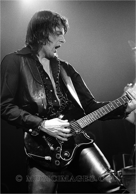 B524-29.jpg :: Oakland Auditorium, Oakland, Ca. 3/24/79