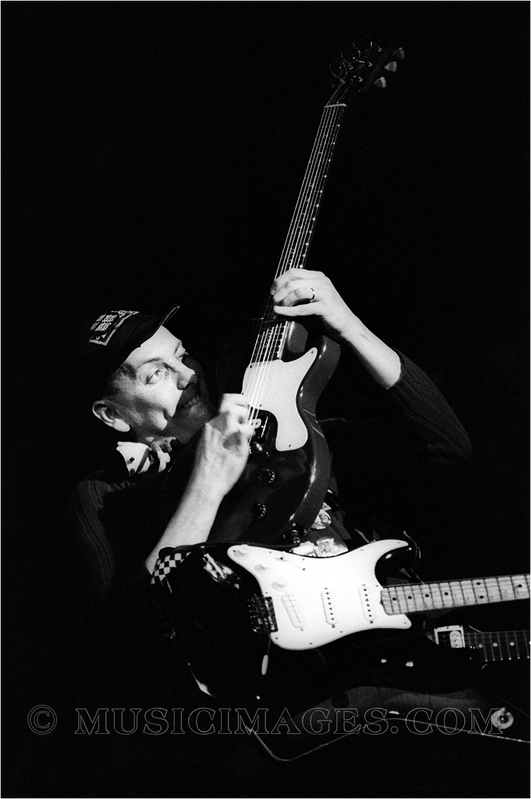 B553-23.jpg :: Rick Nielsen - Oakland Coliseum, Oakland, Ca. 12/30/78