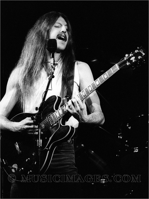 B553-26.jpg :: Pat Simmons - Oakland Coliseum, Oakland, Ca. 12/30/78