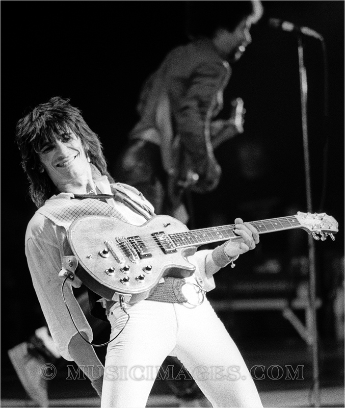 B577-32.jpg :: Ron Wood - Oakland Coliseum, Oakland, Ca. 5/20/79
