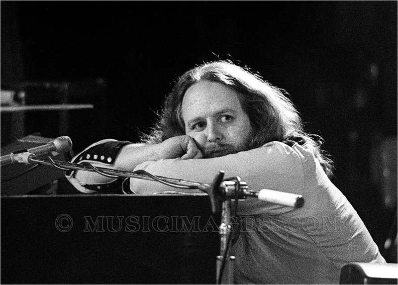 B66-15.jpg :: Keith during a Grateful Dead rehearsal and video shoot - Orpheum Theatre, San Francisco, Ca - June, 1976