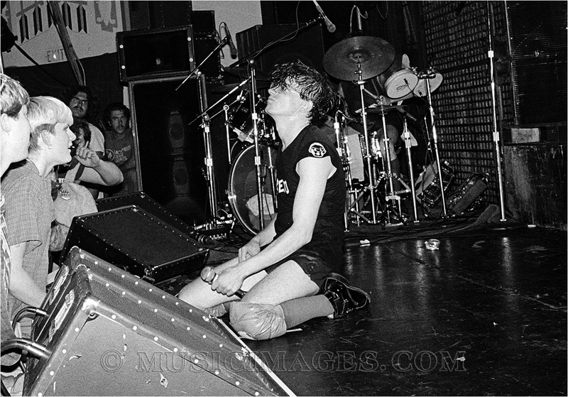 B670-32.jpg :: Mark Mothersbaugh, Devo - Phoenix Theater, Petaluma, Ca - August, 1980