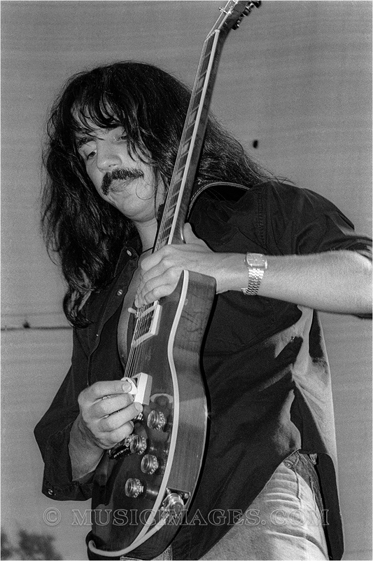 B673-17.jpg :: Craig Chaquico - Frost Amphitheater, Stanford Univ., Palo Alto, Ca. 8/31/80