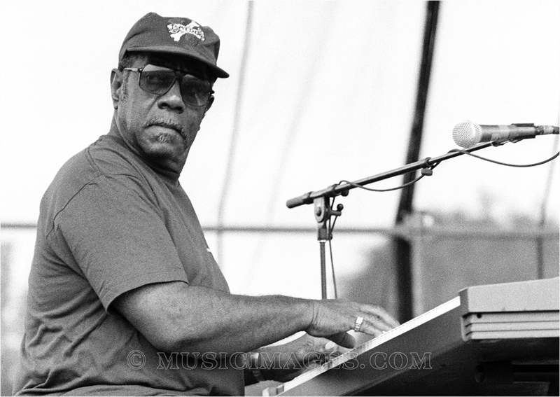B724-7.jpg :: Johnnie performing with Ratdog - Further Festival - Veneta, OR 7/28/96