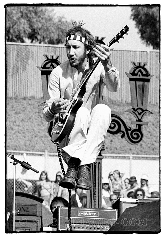 B92-20.jpg :: Oakland Stadium, Oakland, Ca. 10/9/76
